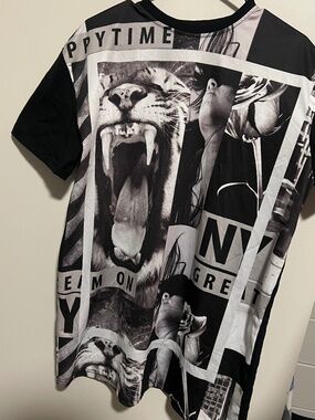 Men’s black and white lion print T-shirt